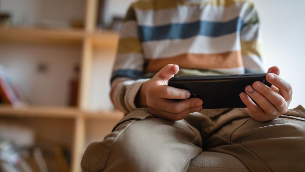 Adiós definitivo a tablets y portátiles en la educación de Madrid: vetados para uso individual a partir de septiembre