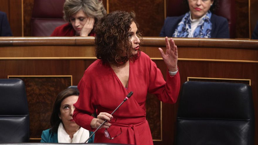 Archivo - La portavoz del Gobierno y ministra de Hacienda, María Jesús Montero, en el Congreso de los Diputados, el 26 de febrero de 2020