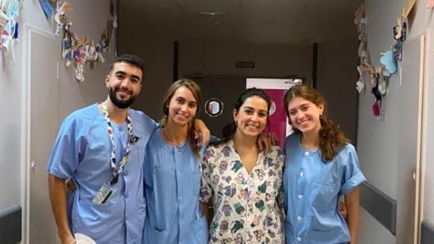 Enfermeros "obligados" a salir de Andalucía para poder trabajar: "Gente hay, el problema es que no contratan"