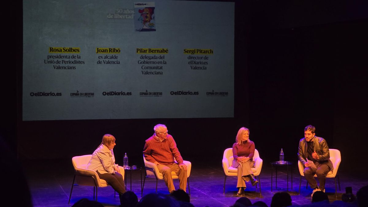 Rosa Solbes, Joan Ribó, Pilar Bernabé y Sergi Pitarch en el ciclo '50 años de democracia' de elDiario.es  en Valencia.