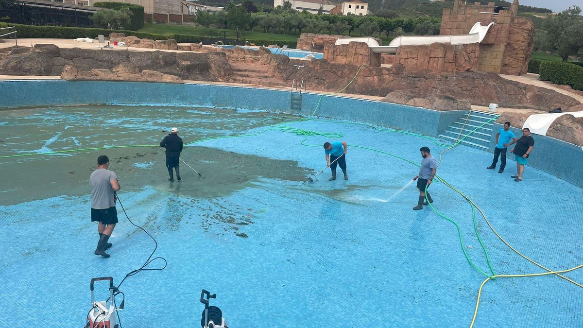 Limpieza de las piscinas de Lardero