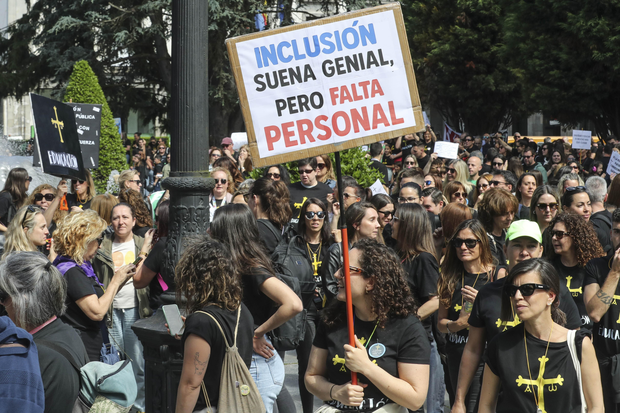 La manifestación de docentes en Oviedo ha sido multitudinaria. 