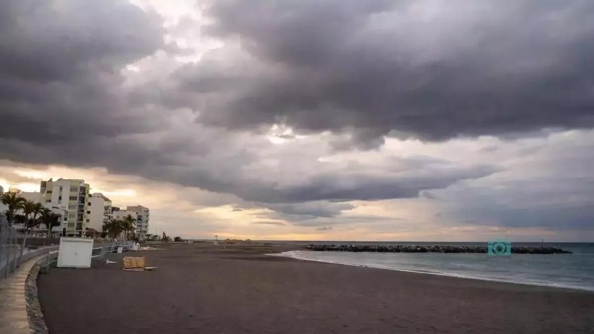 Nuboso con probables lluvias débiles y ocasionales  este sábado en el norte y este de La Palma