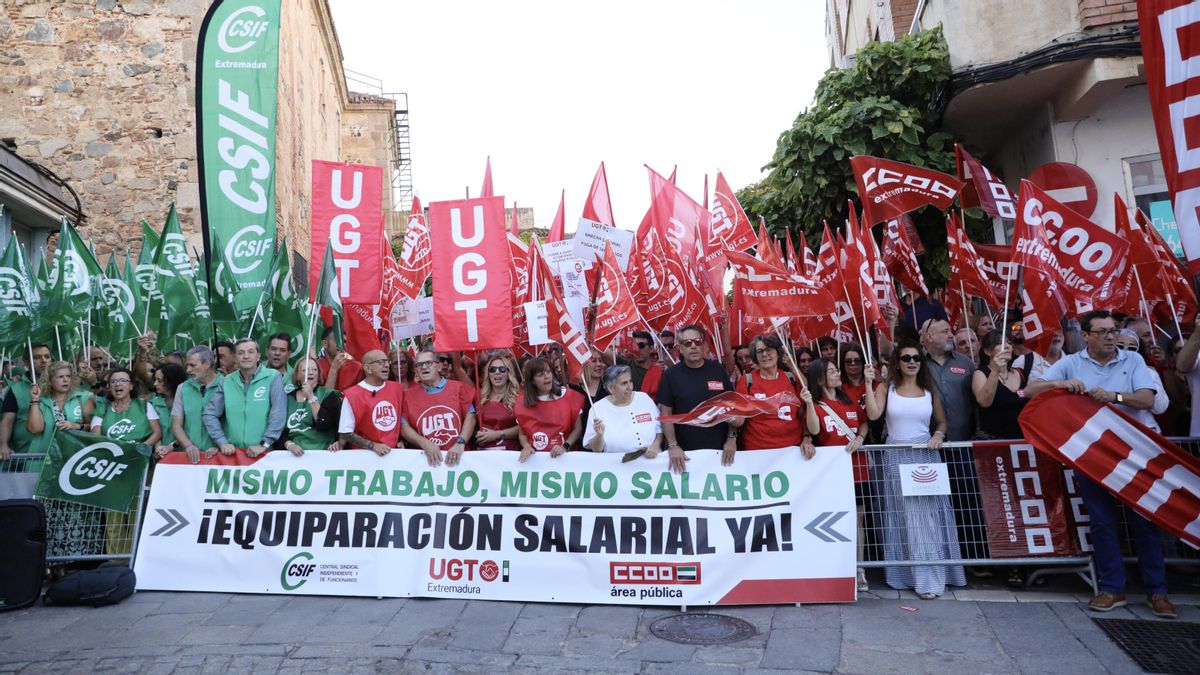 La Junta propone más de 110 millones hasta 2030 para la equiparación salarial en la Administración y la Sanidad
