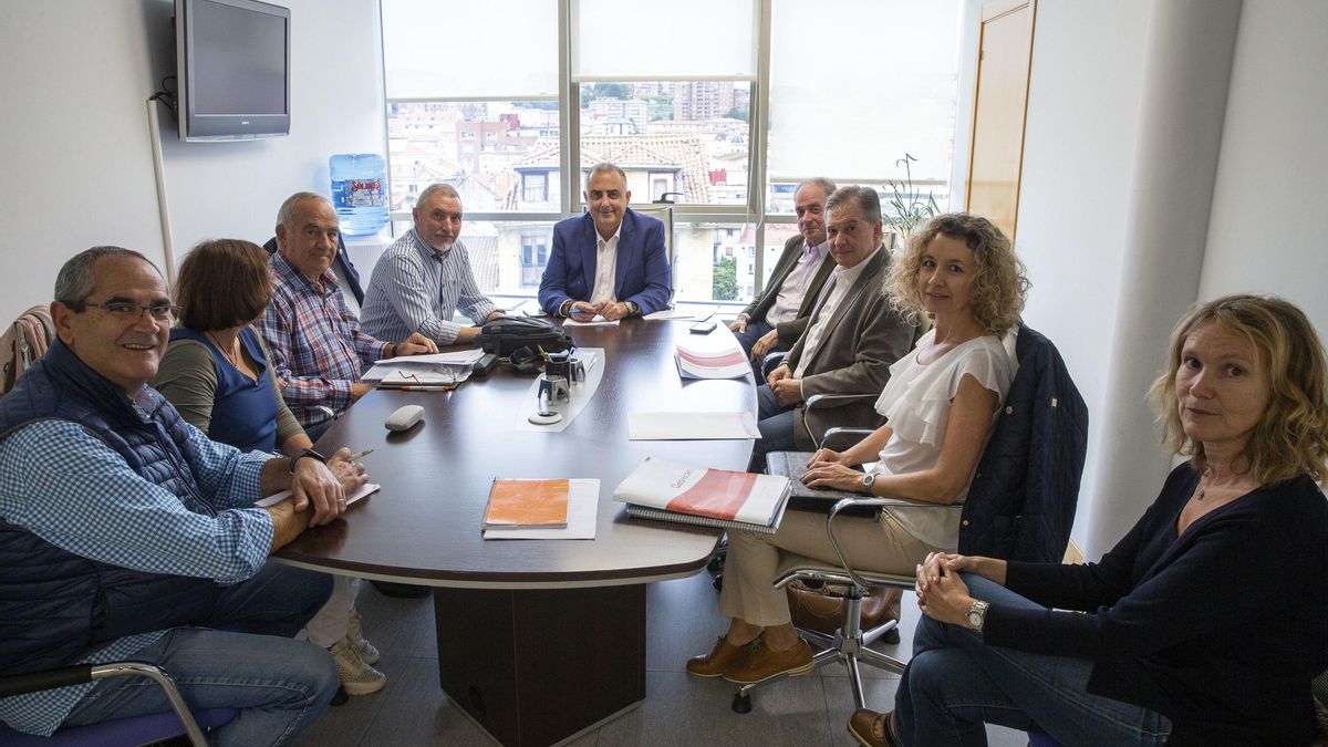 El consejero de Roberto Media, se reúne con la Asociación de Maltratados por la Administración (AMA)