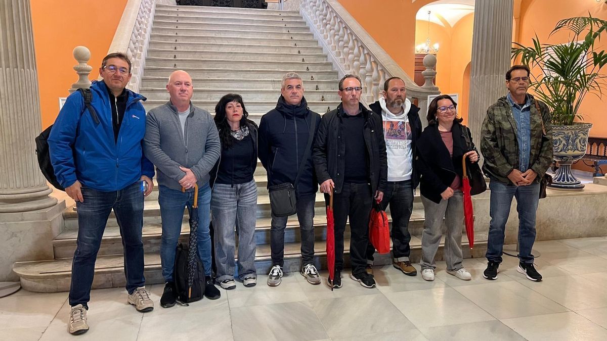 Encierro de los sindicatos del comité de empresa del Ayuntamiento de Sevilla en la Casa Consistorial