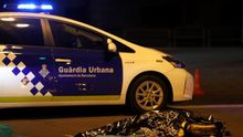 Un repartidor de servicio a domicilio muere tras un accidente con un camión de la basura en Barcelona