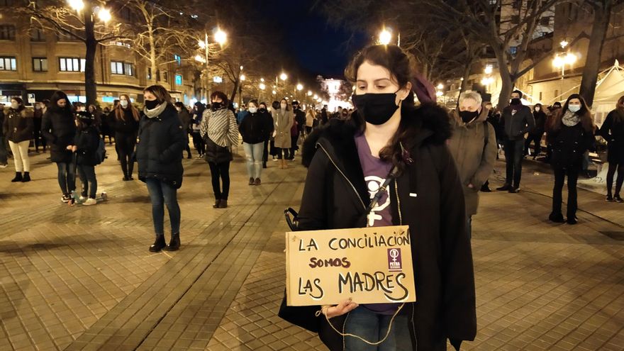 Una de las manifestantes en la concentración de Pamplona