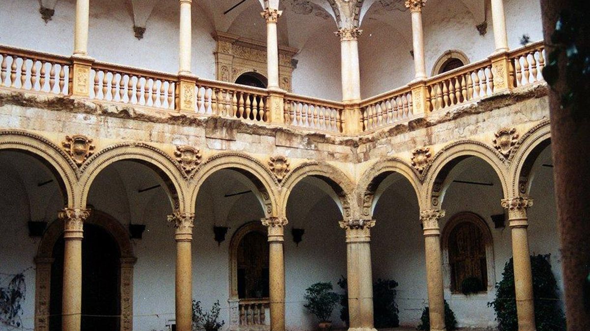 Patio del Castillo de La Calahorra