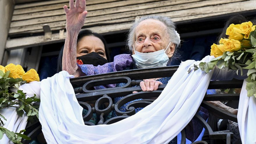 María Fux festejó su primer siglo de vida con una danza callejera