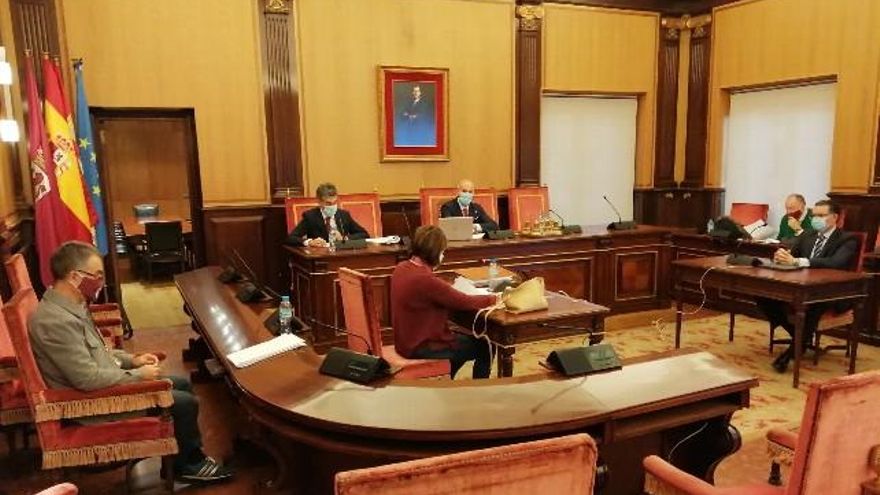 Pleno extraordinario en el Ayuntamiento de León con la aprobación inicial de los presupuestos de 2021 como punto del día. / Campillo / ICAL