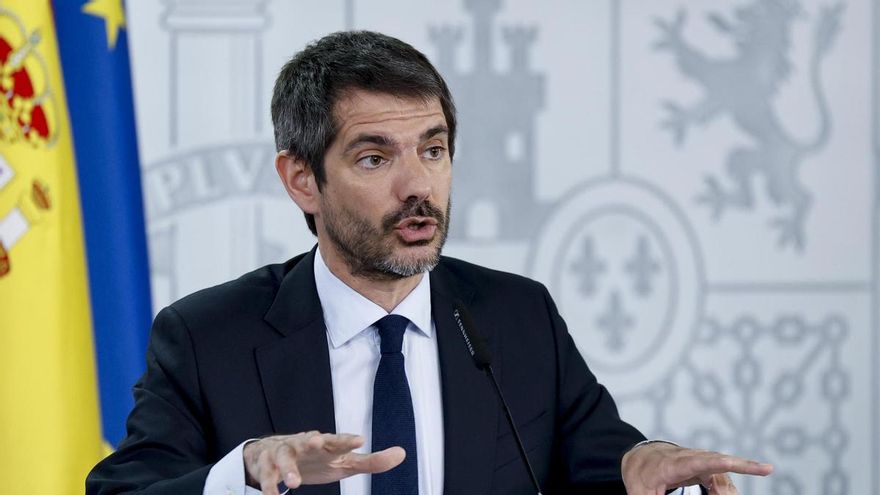 El ministro de Cultura, Ernest Urtasun, ofrece una rueda de prensa tras la reunión del Consejo de Ministros en la Moncloa, este martes.