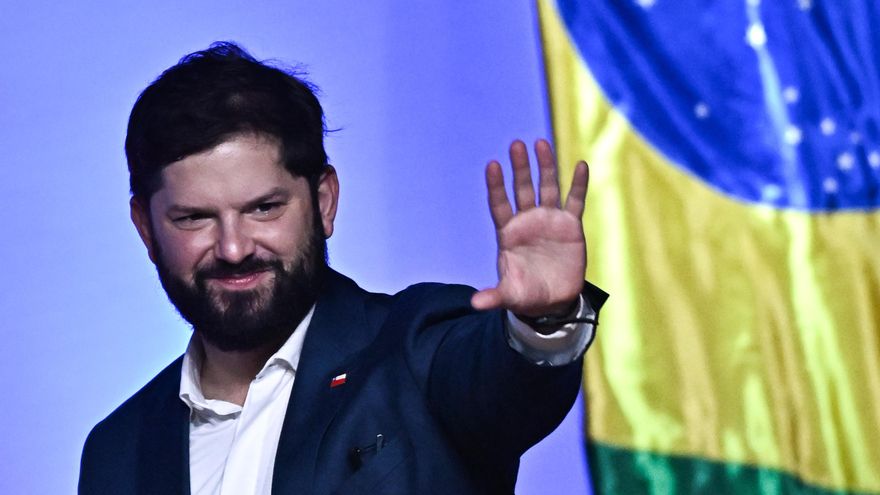 Boric alerta contra la ultraderecha y la "falsa dicotomía entre libertad y democracia"