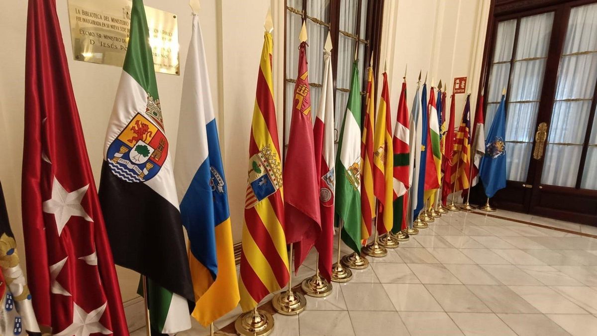 Banderas de las Comunidades Autónomas.