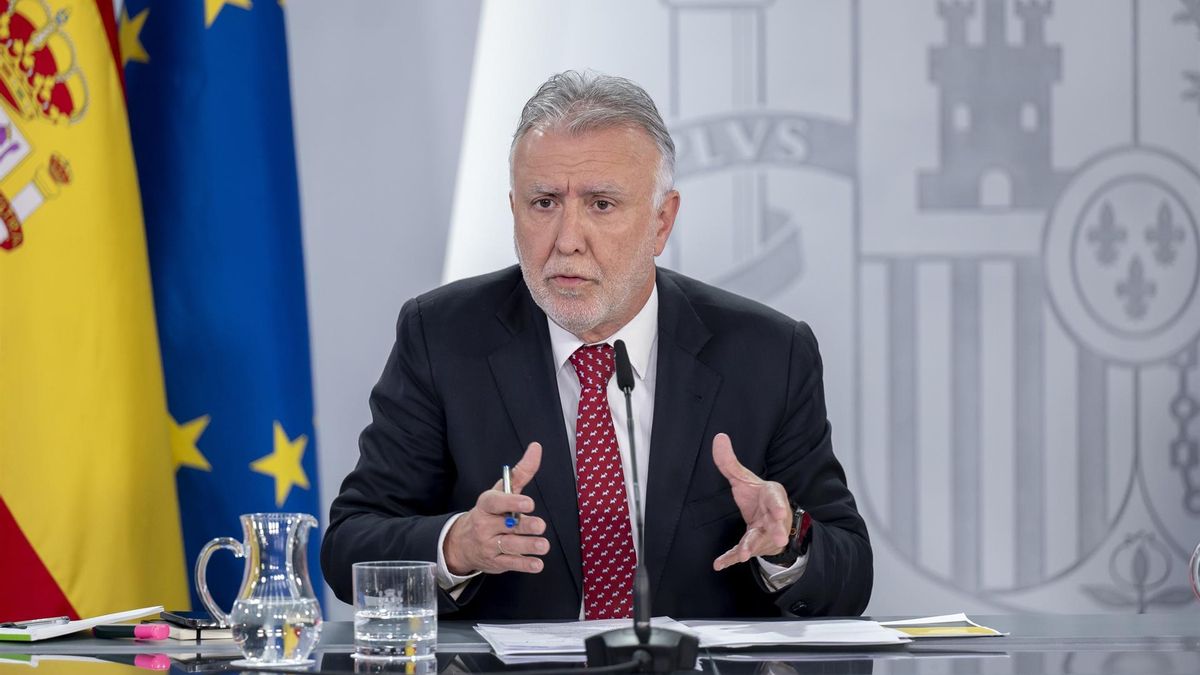 Torres admite que no son normales los "tremores" en el Teide pero dice que no hay evidencia de una erupción inmediata