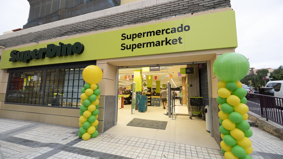 Exterior de la nueva tienda de SuperDino.