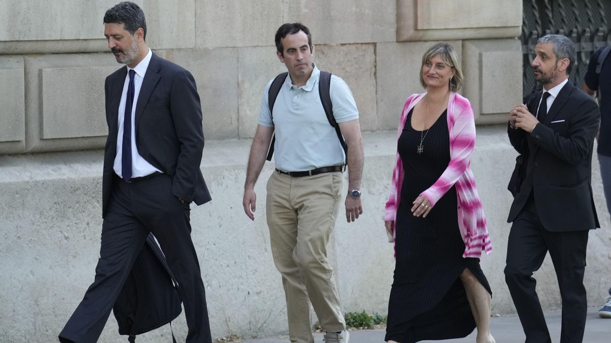El juicio a la excúpula catalana de Salud por retrasar la vacunación a policías llega a su final con la acusación desinflada