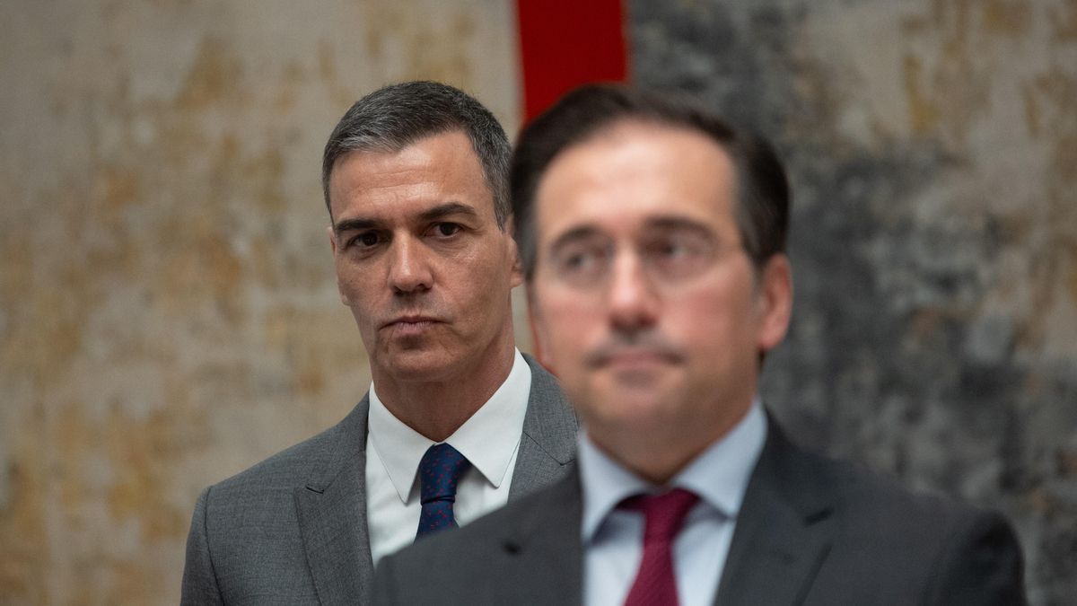 Archivo - El Presidente del Gobierno, Pedro Sánchez, y el ministro de Exteriores, José Manuel Albares