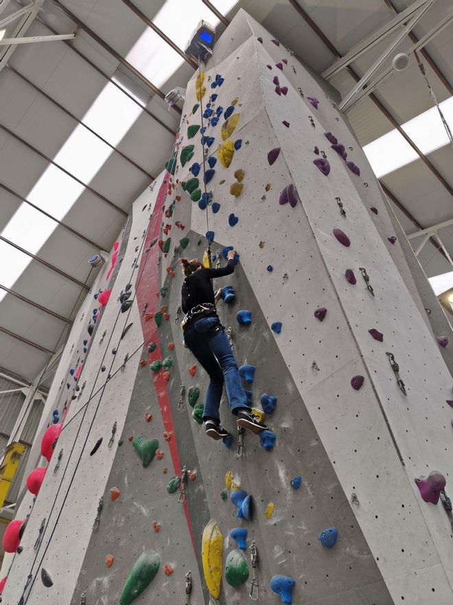 Escalando con el dispositivo de MBS Industry.