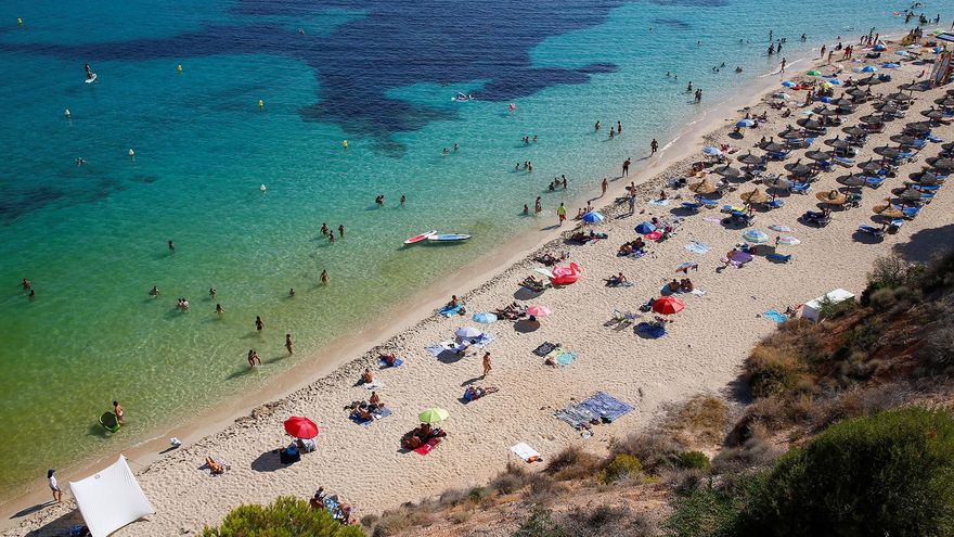 El Gobierno de Reino Unido insta a sus ciudadanos a no veranear en España ahora: "Sigue sin cumplir los criterios"