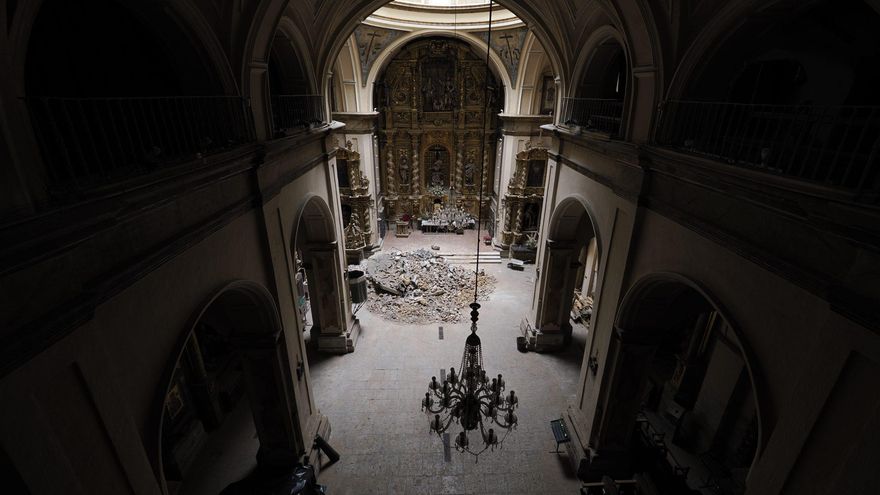 Comienza el desescombro de la cúpula en la iglesia Vera Cruz de Valladolid antes del traslado de las tallas procesionales