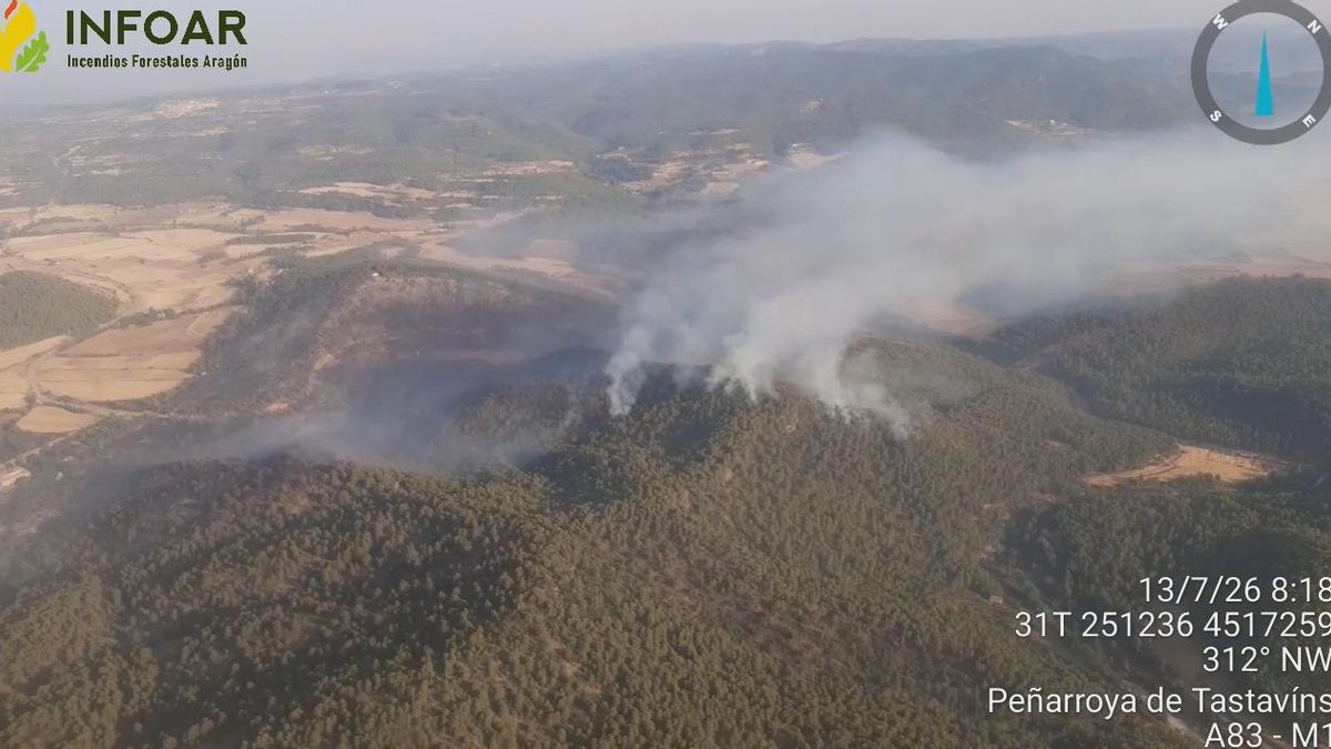 El incendio de Peñarroya de Tastavins supera las 300 hectáreas y sigue sin control: preocupa el cambio de viento