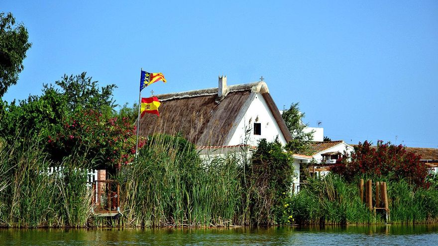 Barraca al pie de la laguna. Esta es la casa tradicional de esta zona del Levante.