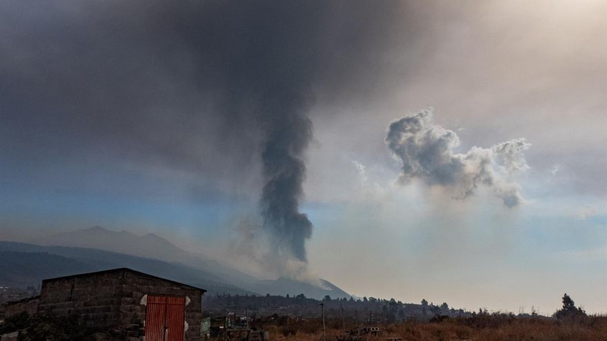 Suspendidas las clases en cinco municipios de La Palma por los altos niveles de ceniza volcánica