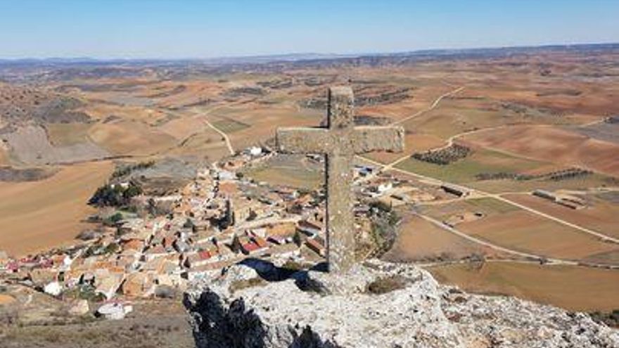 Dos fallecidos tras caer una avioneta en Alarilla, una localidad de Guadalajara