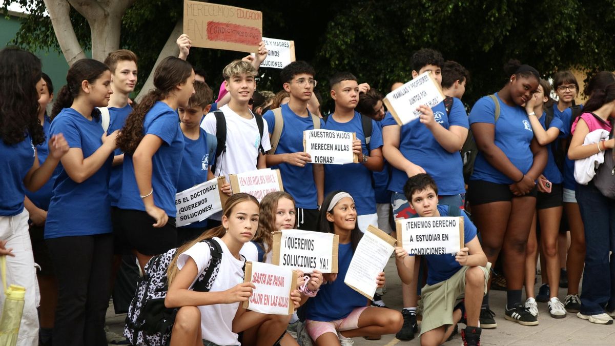 Alumnos protestan en el IES El Doctoral contra la falta de climatización
