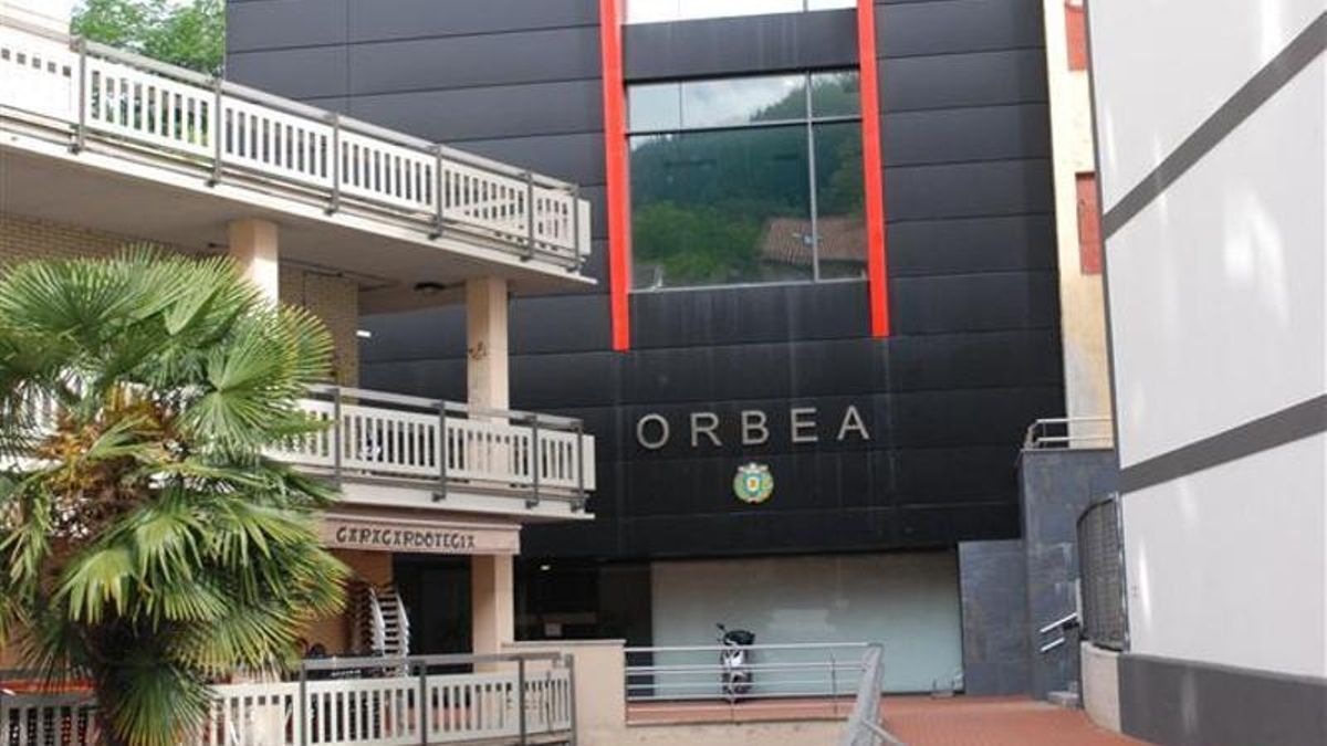 Un brote de legionela en un polideportivo de Eibar tuvo las duchas cerradas durante dos meses