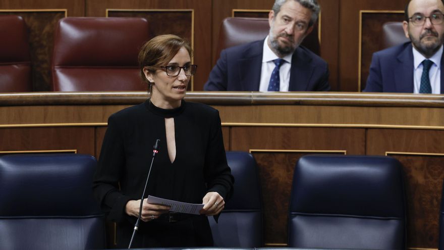 La ministra de Sanidad, Mónica García, interviene durante la sesión de control al Ejecutivo que se celebra este miércoles en el Congreso, en Madrid.