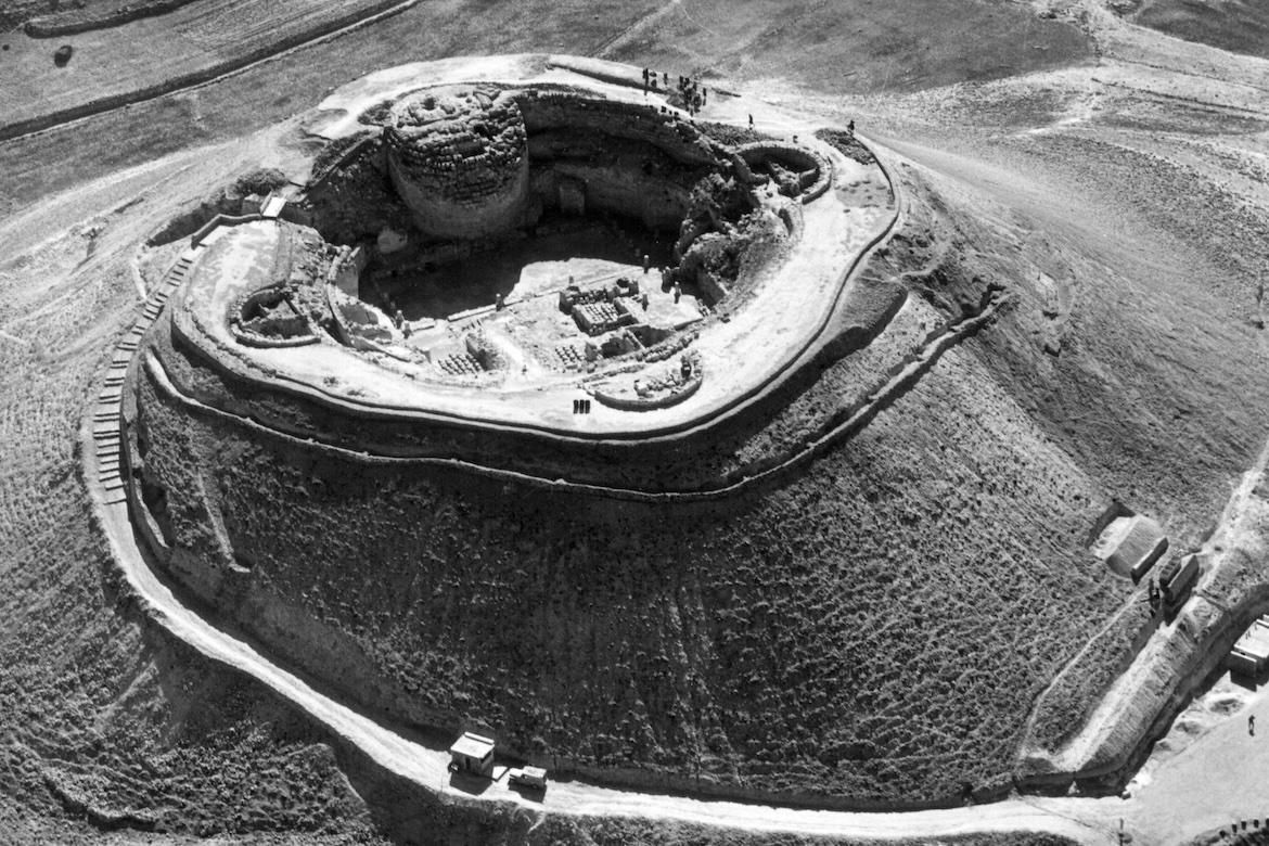 Vista aérea de Herodium, el palacio fortaleza de montaña en el desierto de Judea donde se descubrió el anillo.