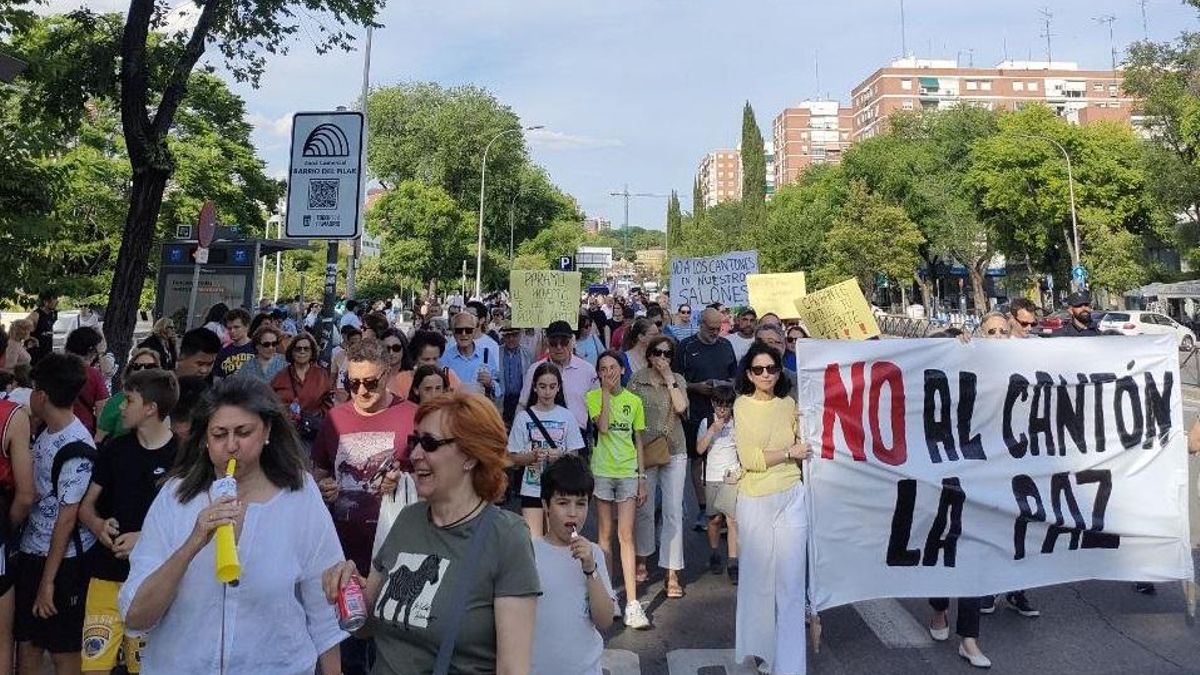 Manifestación hacia la junta de distrito