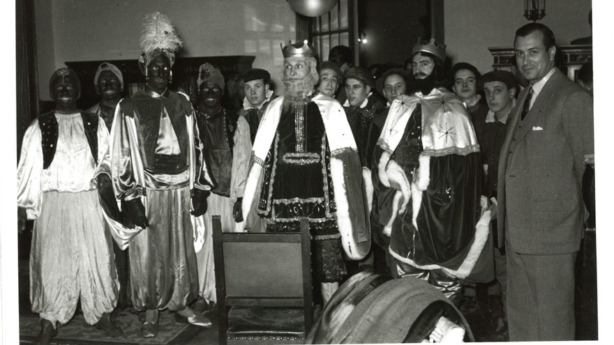 Los Reyes Magos con sus pajes en Vitoria en 1952