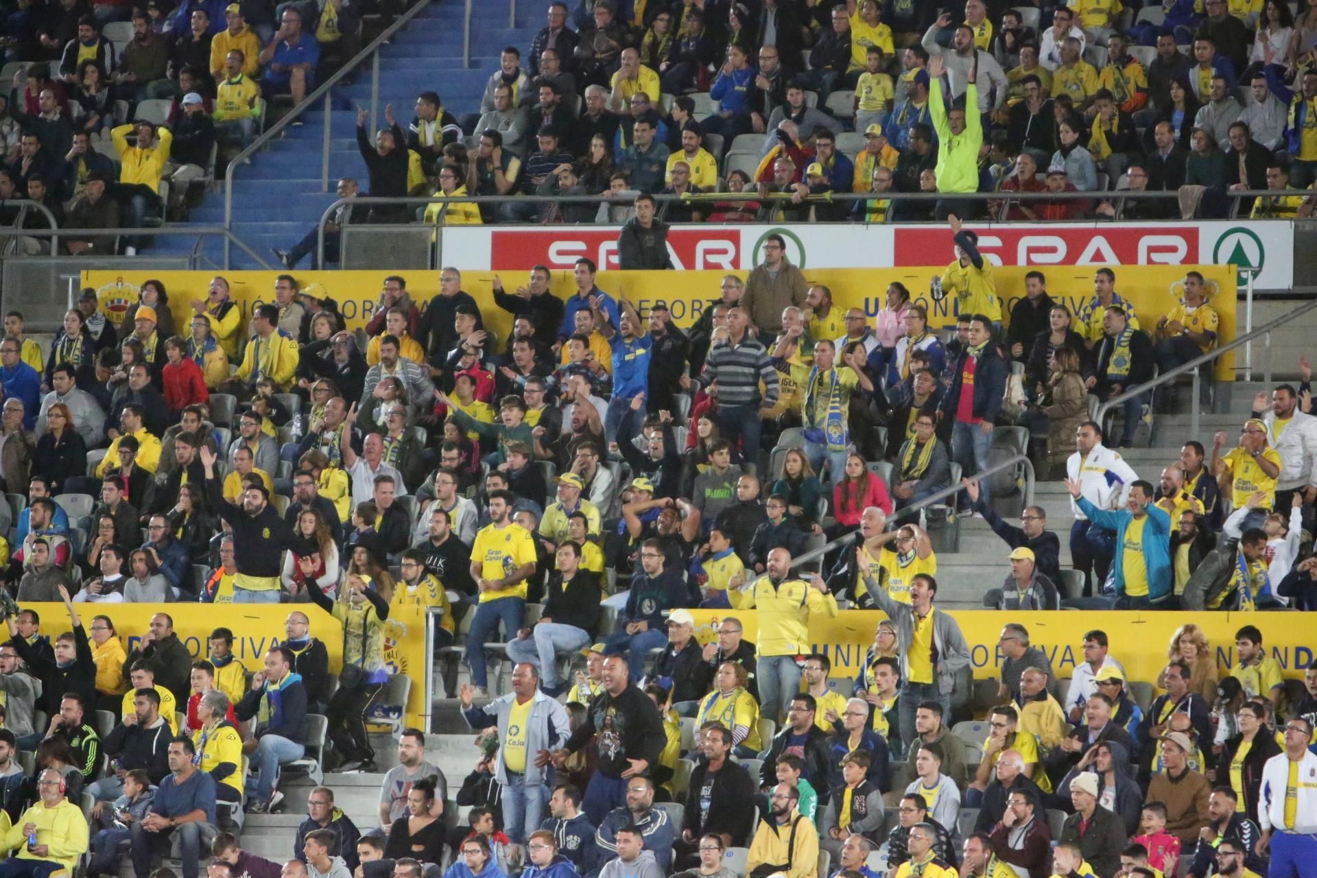 Encuentro entre la UD Las Palmas y el Deportivo de La Coruña en el Estadio de Gran Canaria. Alejandro Ramos.