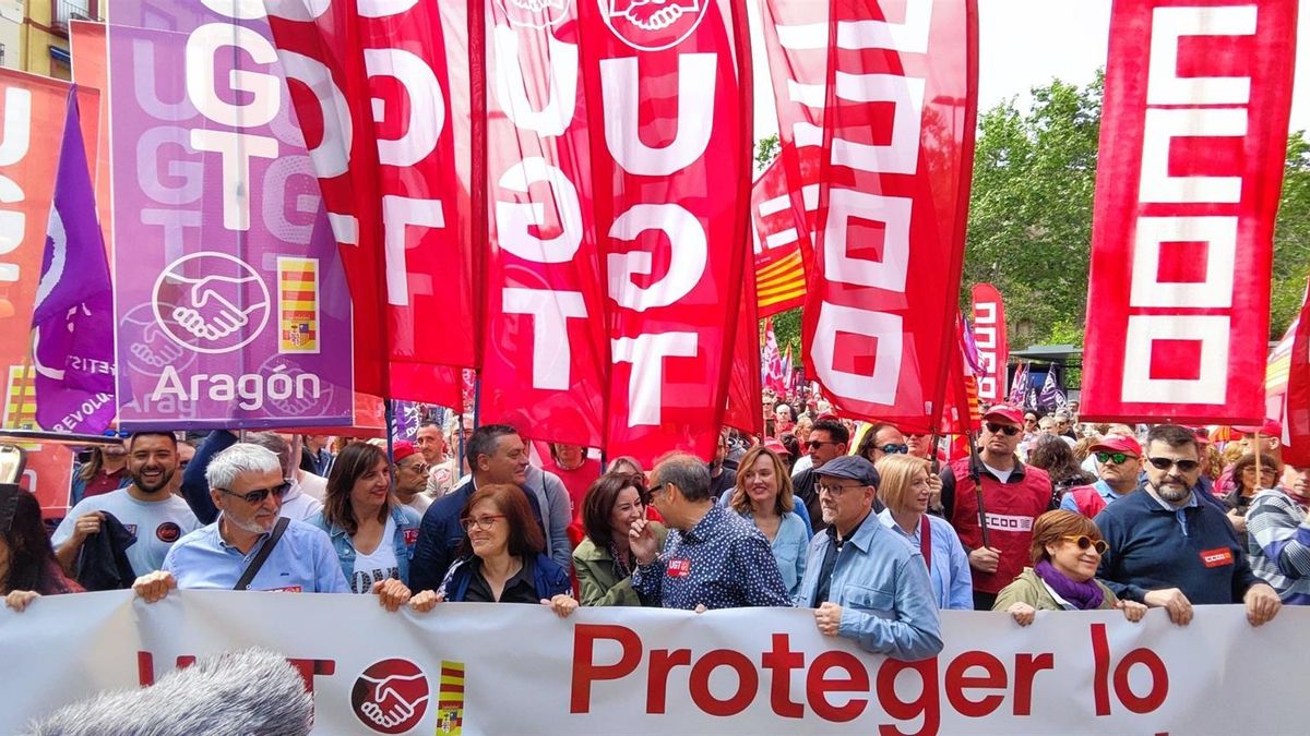 Cabecera de la manifestación del 1 de mayo por el Día Internacional del Trabajador convocada por UGT Aragón y CCOO Aragón en Zaragoza.