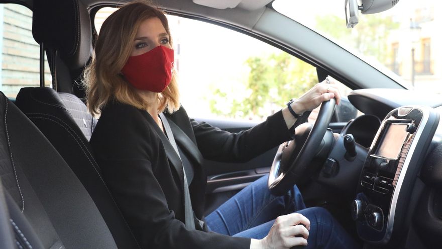 La número dos del PSOE en Madrid, Hana Jalloul, en su coche.