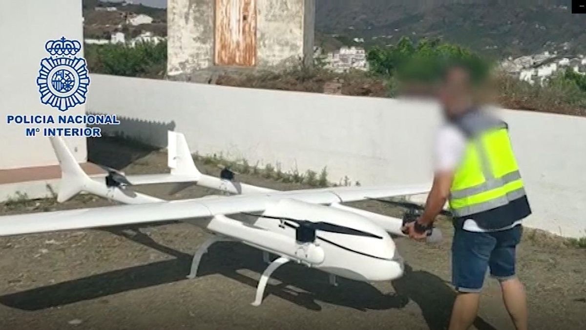 Imagen del dron de gran envergadura intervenido por la Policía Nacional para el transporte de droga entre MArruecos y España por parte de una organización criminal