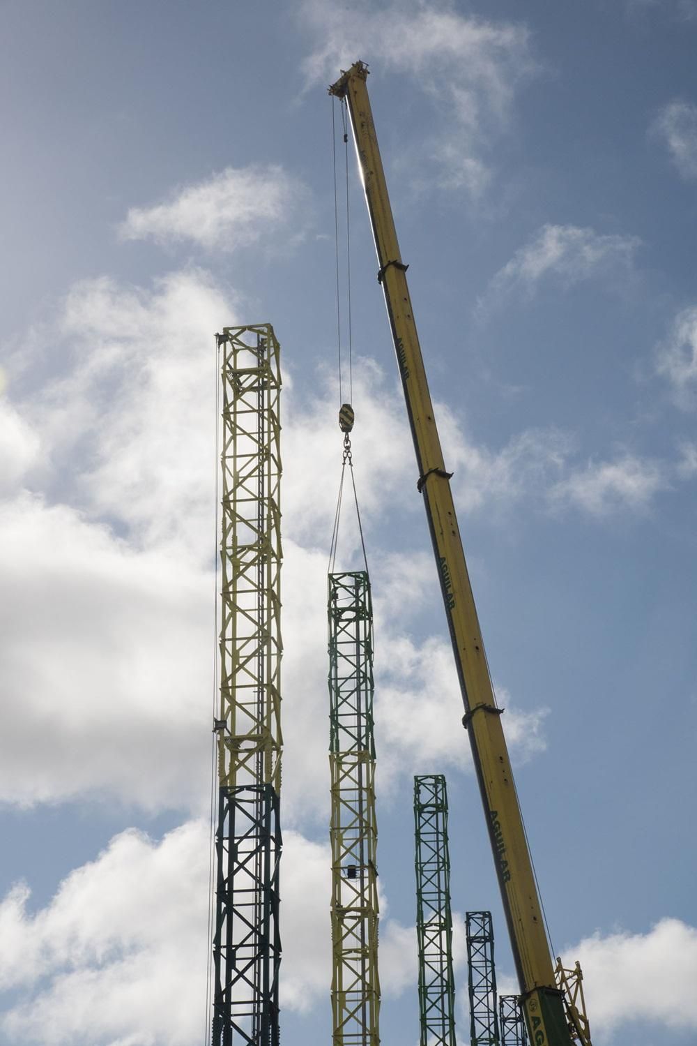 Desmontaje con grúa de las torres | COMUNIDAD DE MADRID