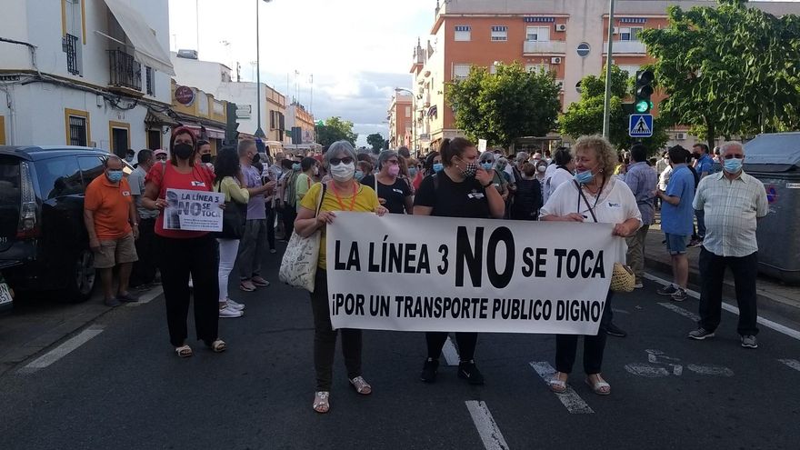 La lucha vecinal sirve en Sevilla: vecinos de San Jerónimo logran que no les quiten paradas de autobús