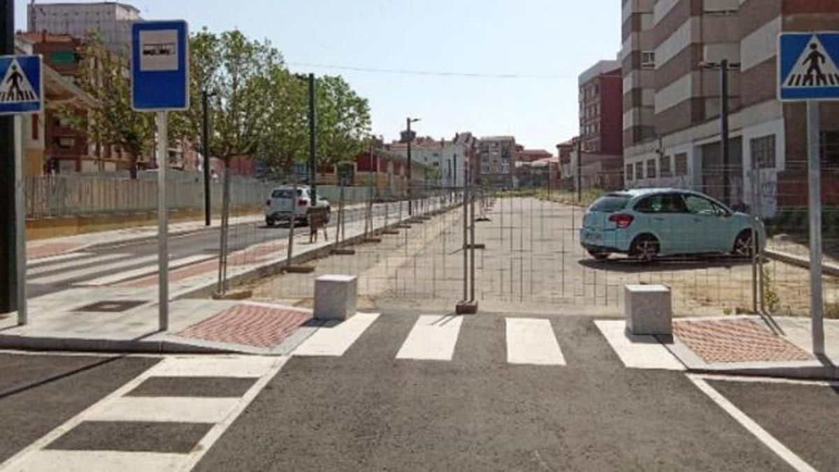 El PP de León reclama al PSOE que abra el solar sin arreglar del entorno de Feve para "un aparcamiento disuasorio"