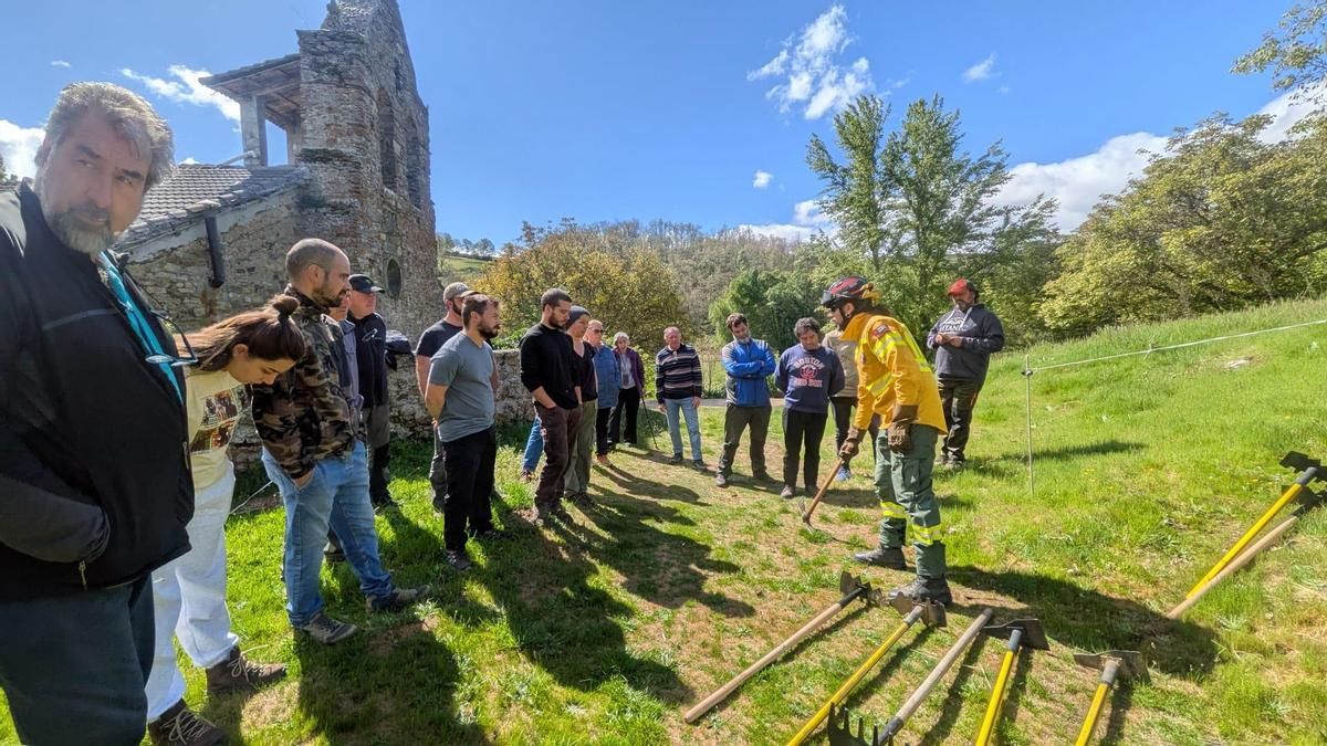 Ocho pueblos de Maragatería y Valduerna forman a sus vecinos sobre cómo defenderse ante los incendios