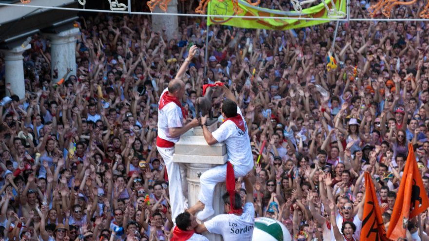 La cancelación de las fiestas de La Vaquilla de Teruel dejará sin la tradicional puesta del pañuelico al Torico.