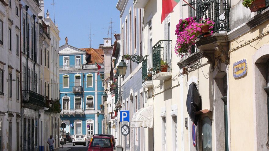 Esta ciudad medieval conocida como la capital del gótico portugués combina buena gastronomía, arte e historia