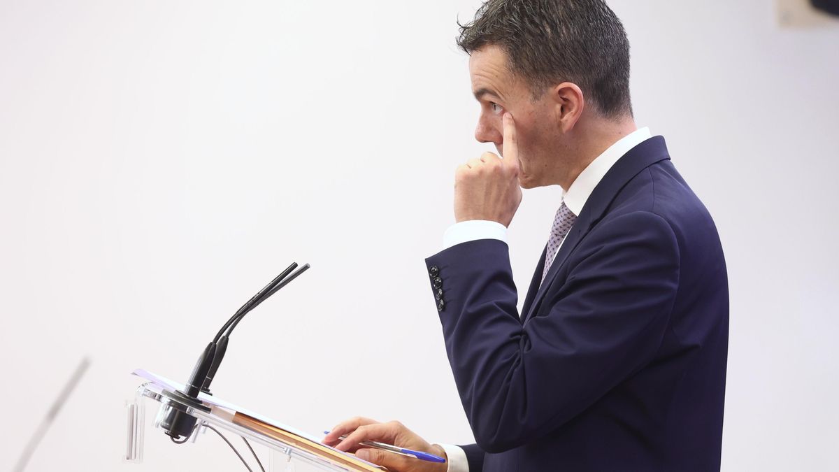 El portavoz del PSOE en el Congreso, Héctor Gómez, interviene en una rueda de prensa posterior a una Junta de Portavoces, en el Congreso de los Diputados, a 21 de junio de 2022, en Madrid (España).