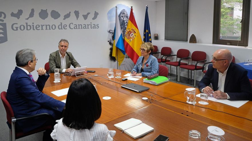 El presidente canario, Ángel Víctor Torres, lidera la reunión de la Comisión de Gestión Económica