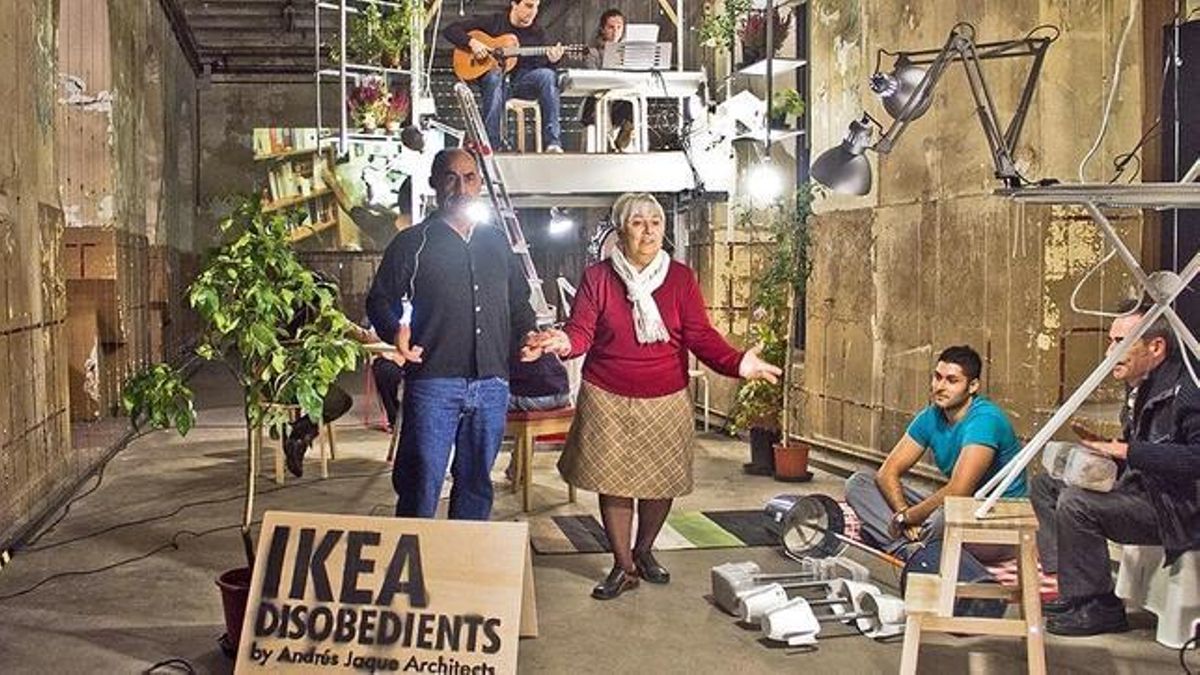 El arquitecto Andrés Jaque planteó hace 15 años la instalación 'IKEA Disobedients'.