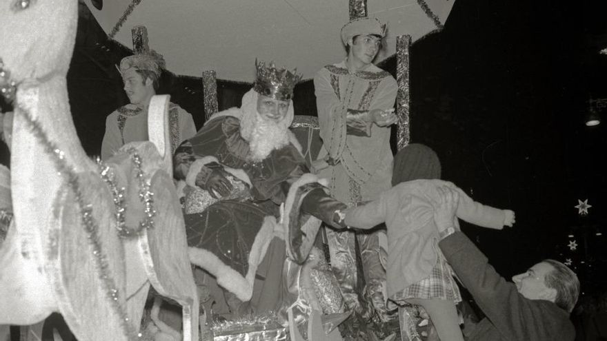 Cabalgata de los Reyes Magos en Donostia, fecha entre 1960 y 1977 sin especificar