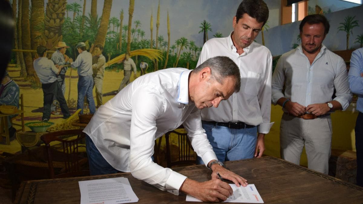Toni Cantó y Carlos Mazón en la firma del acuerdo de la Diputación de Alicante